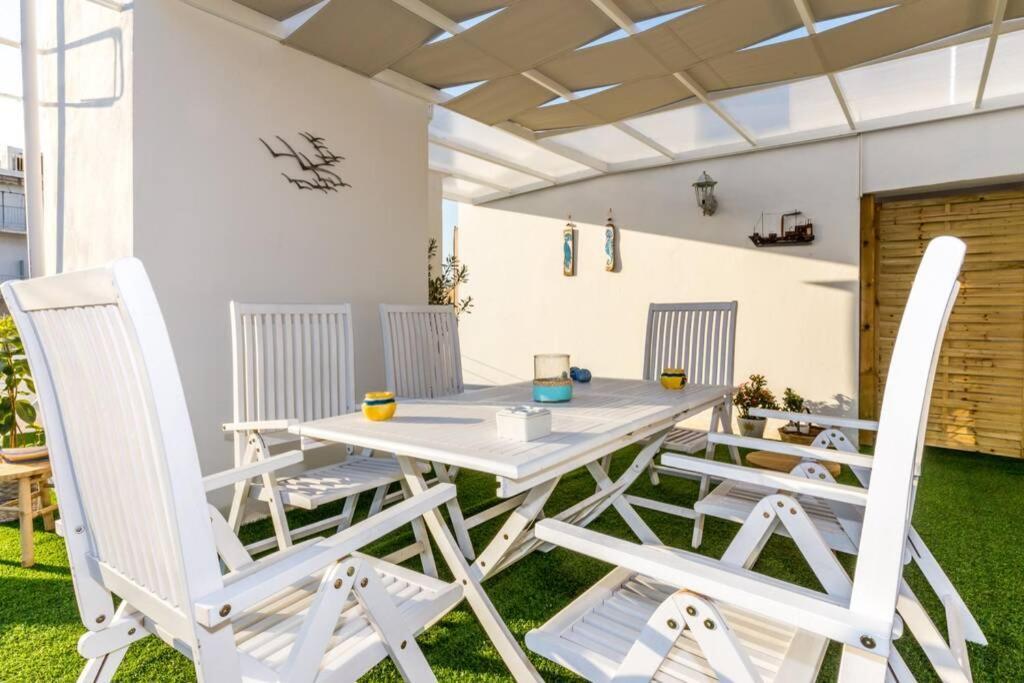 Neoclassical Flat With 2 Bedrooms In Pireus Zewnętrze zdjęcie