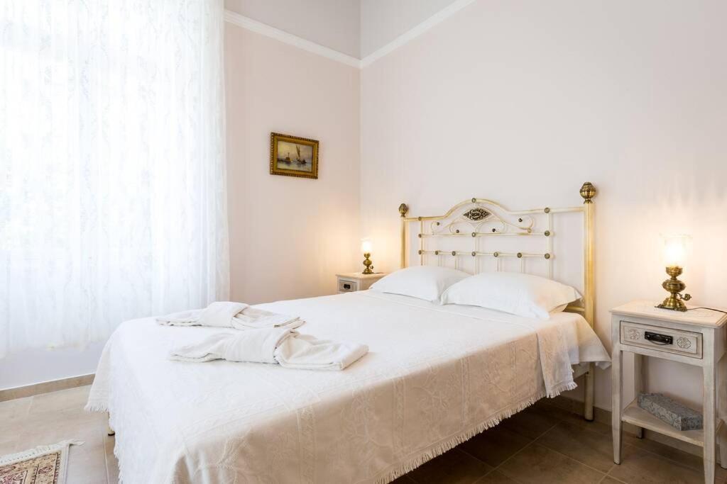 Neoclassical Flat With 2 Bedrooms In Pireus Zewnętrze zdjęcie
