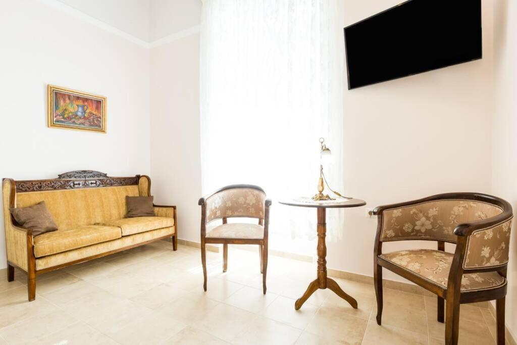 Neoclassical Flat With 2 Bedrooms In Pireus Zewnętrze zdjęcie