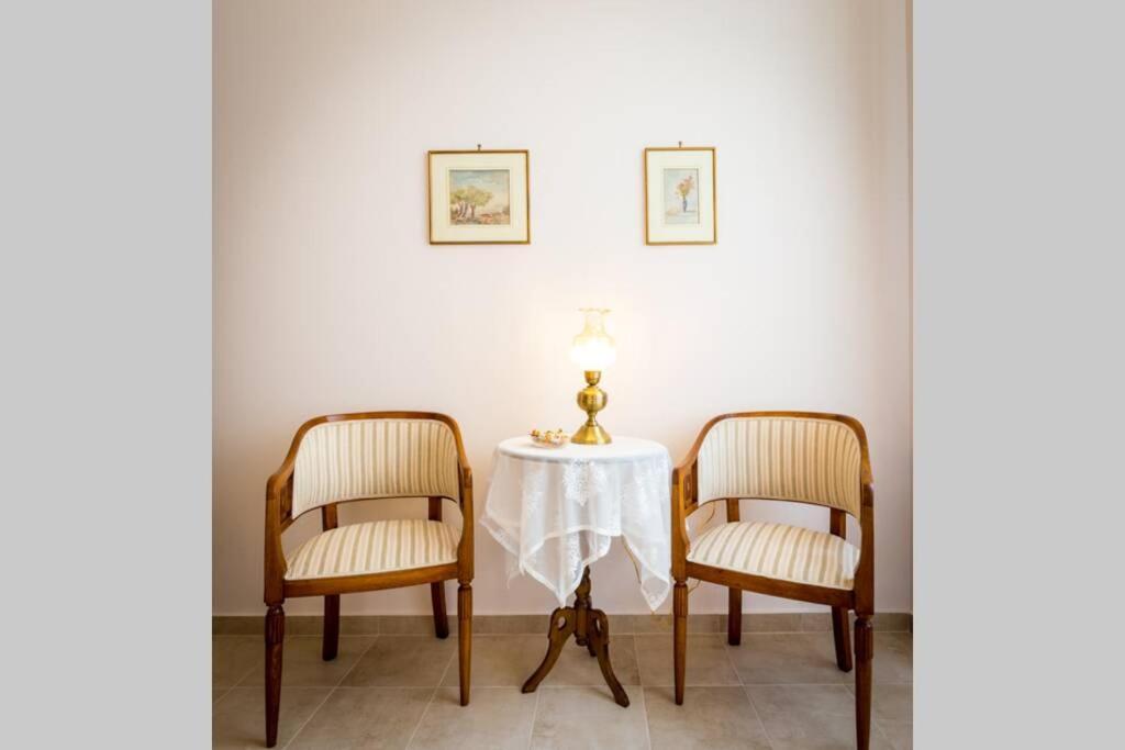 Neoclassical Flat With 2 Bedrooms In Pireus Zewnętrze zdjęcie