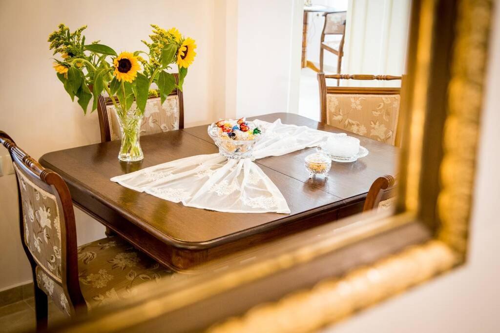 Neoclassical Flat With 2 Bedrooms In Pireus Zewnętrze zdjęcie